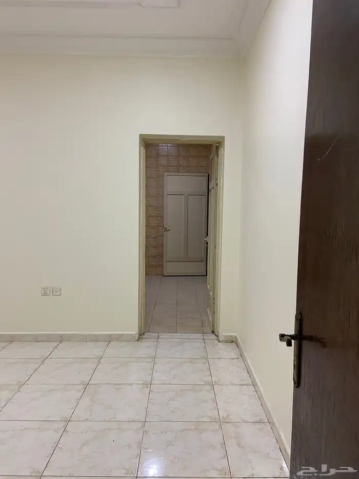 اللايجار شقه ارضيه في حي المنار شهري 5