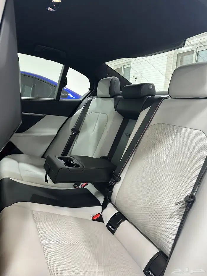 تم البيع BMW M5 2025 new 4