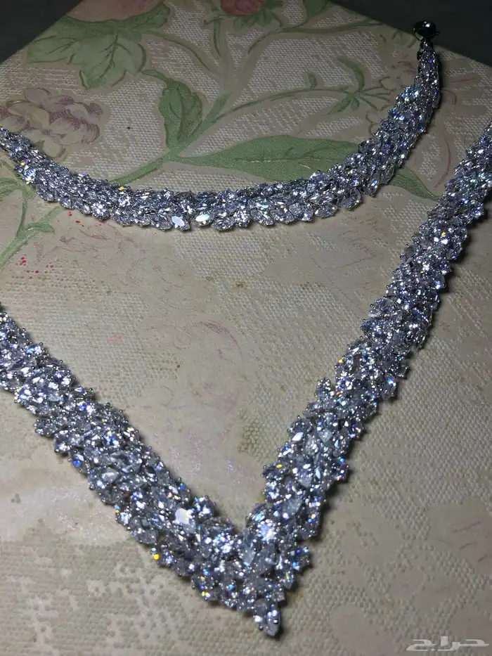 عقد مع اسوارة 0