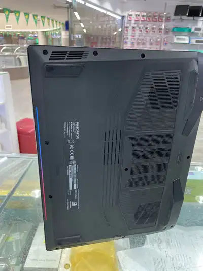Predator Helios 300 5