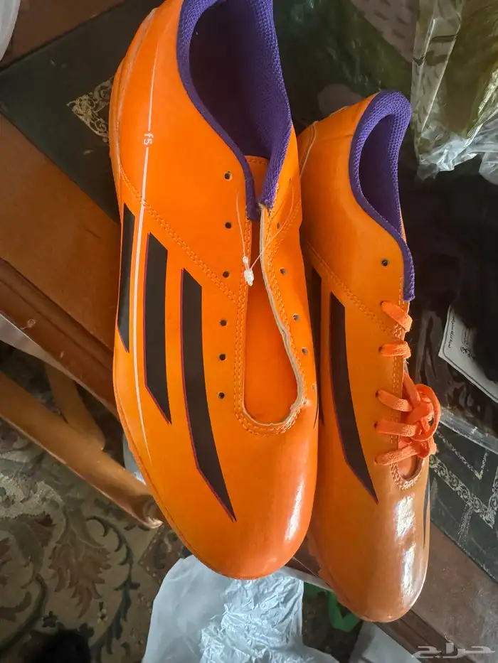سرير مفرد عدد 2 مع المراتب و حذاء اديداس الأصلي 1
