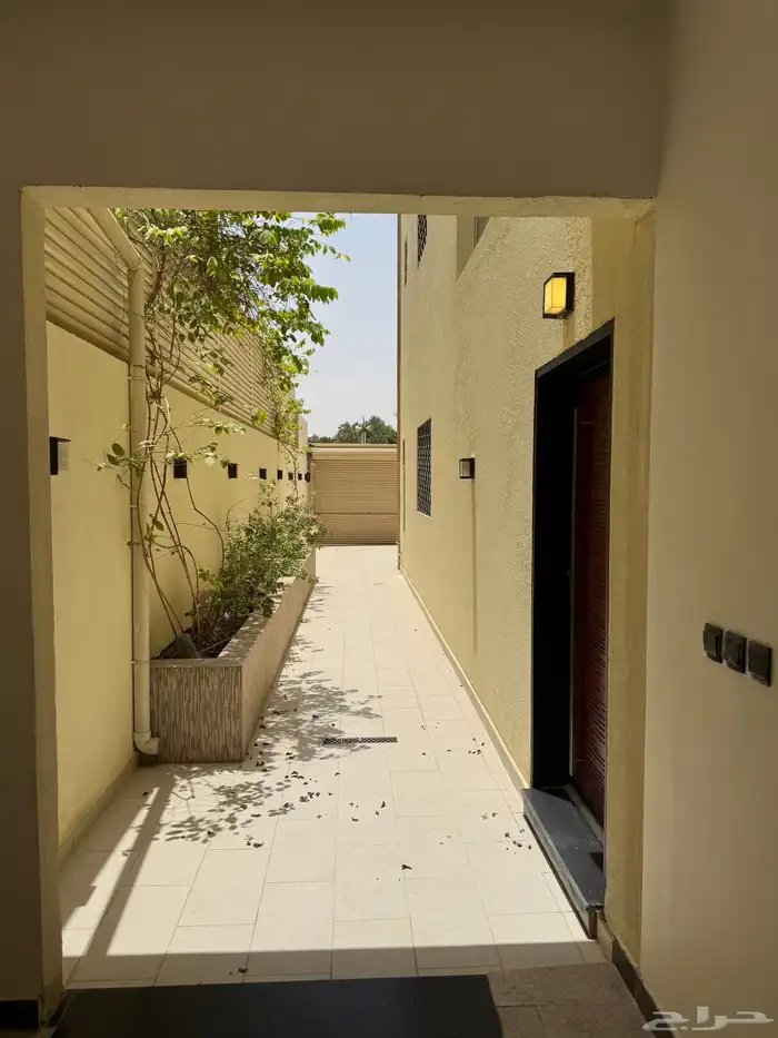 فيلا مميزة للبيع حي الربيع الرياض 1