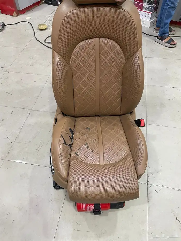 اودي كرسي ... فك تنجيده الوكاله وتركيب نفس الوكاله 0