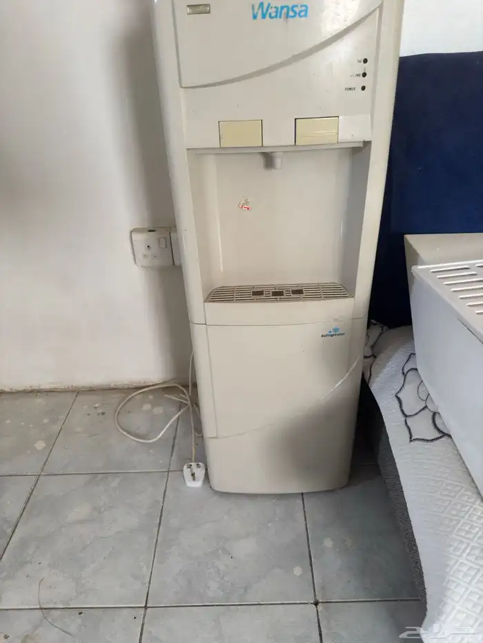ركنة ومرتبة وسرير وبرادة ومكنسة للبيع 1