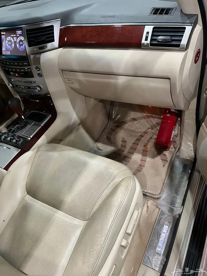 لكزس LX570 بريمي 2015 ممشى قليل 27