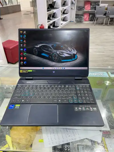 Predator Helios 300 0