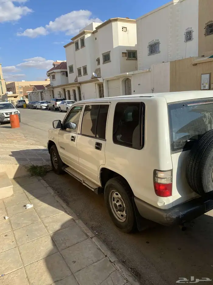 جيب اسوزو تروبر دبل بنزين موديل 2003 1