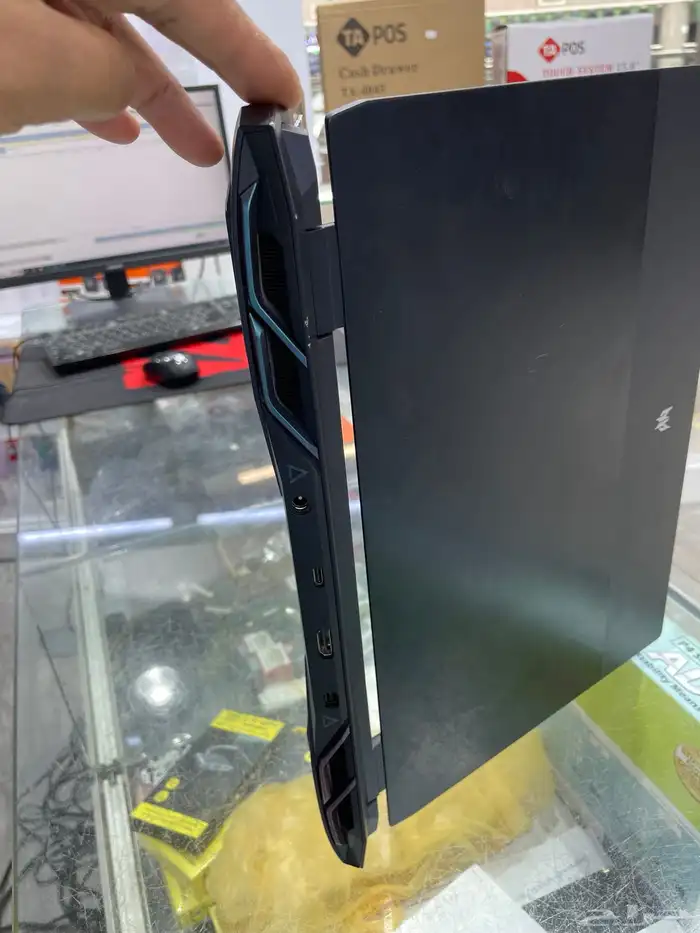 Predator Helios 300 3