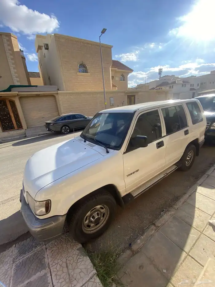 جيب اسوزو تروبر دبل بنزين موديل 2003 0