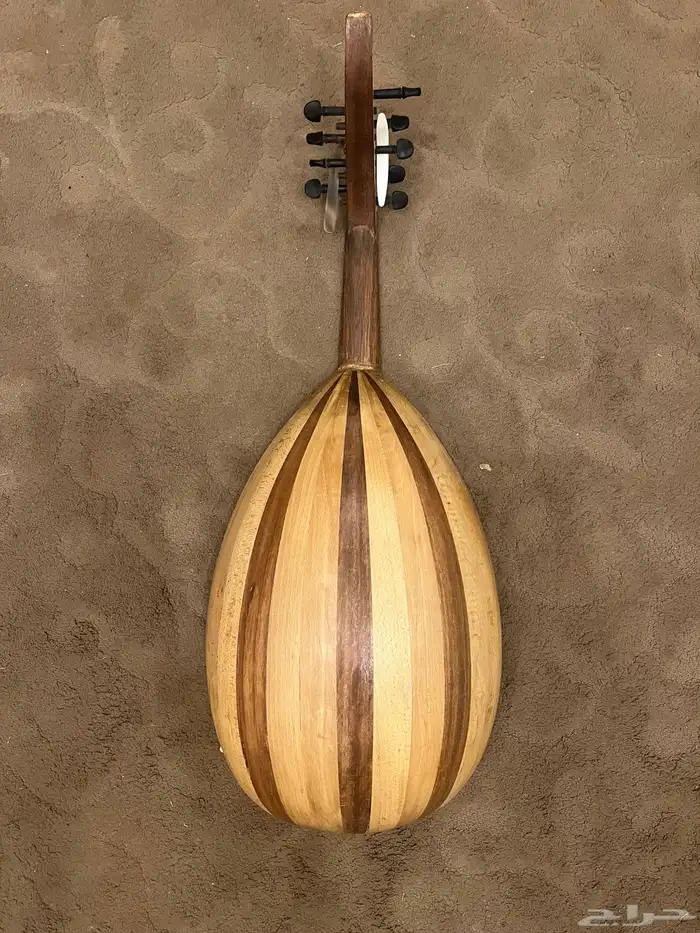 آلة عود موسيقية 1