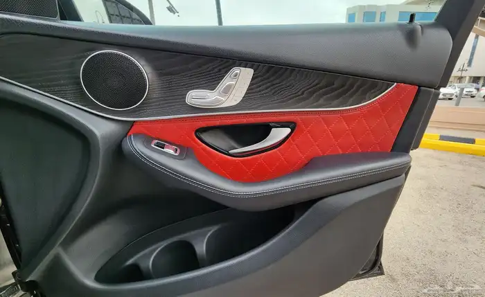 مرسيديس GLC 300 AMG كوبيه موديل 2019 ممشى قليل استخدام نظيف 3