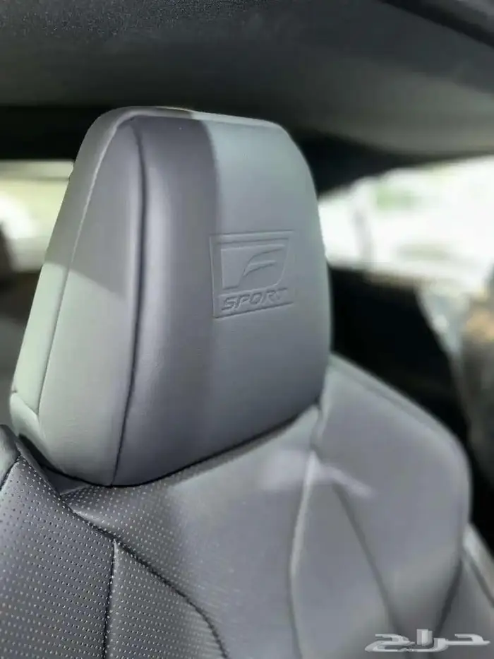 لكزس ES350 F sport 2019 فل كامل شبه الجديد ممشى 8000 14