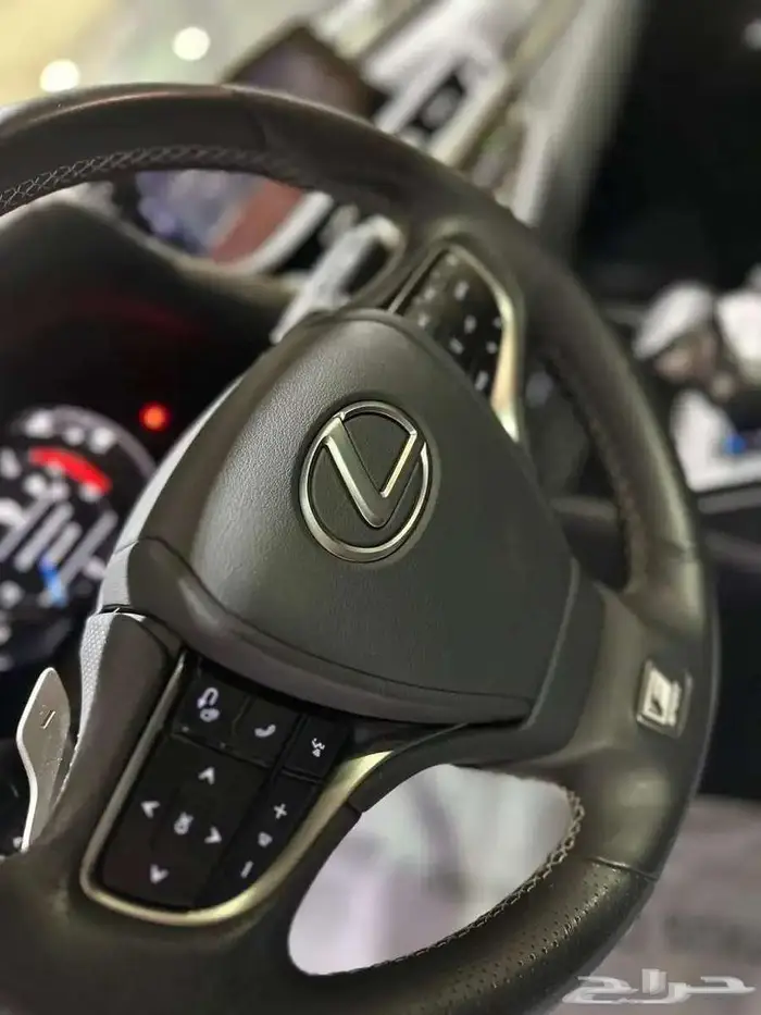 لكزس ES350 F sport 2019 فل كامل شبه الجديد ممشى 8000 15