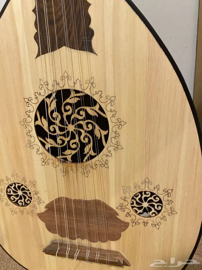 عود موسيقي اللون أسود 1