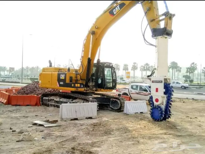 Excavators Short Boom and Long Boom available for Rent 3