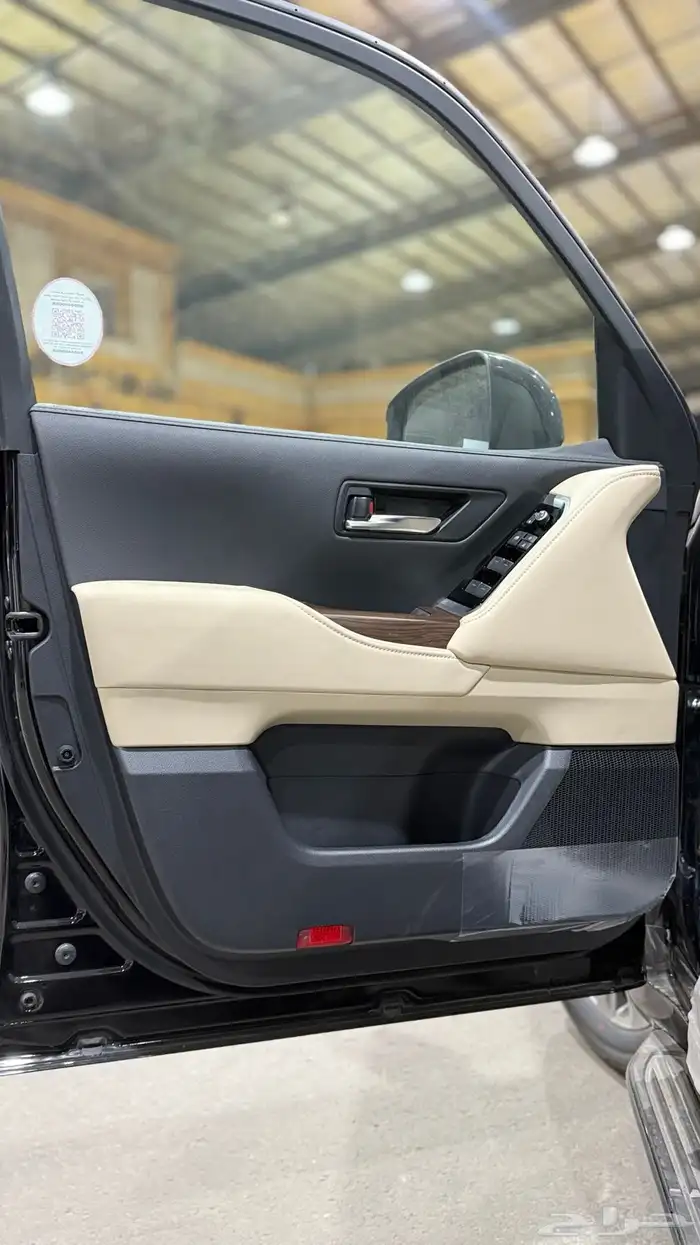 صالون لاندكروزر GXR L4 2025 بنزين سعودي اصفار بطاقة 22