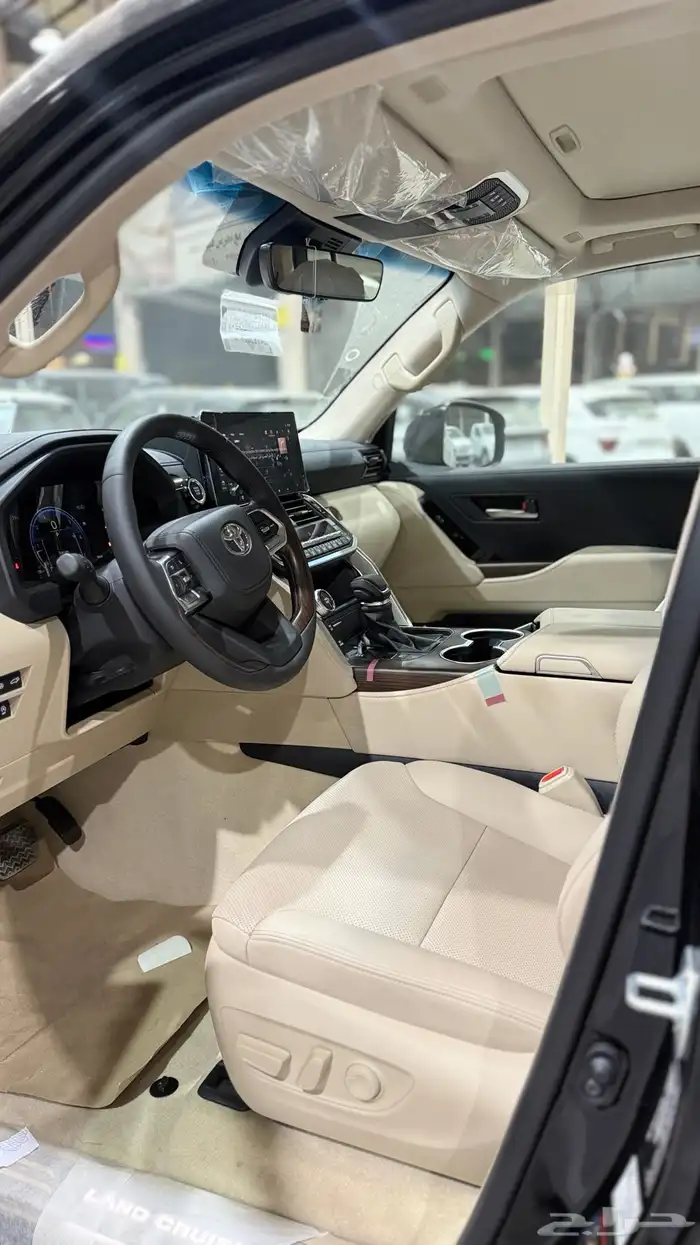 صالون لاندكروزر GXR L4 2025 بنزين سعودي اصفار بطاقة 23