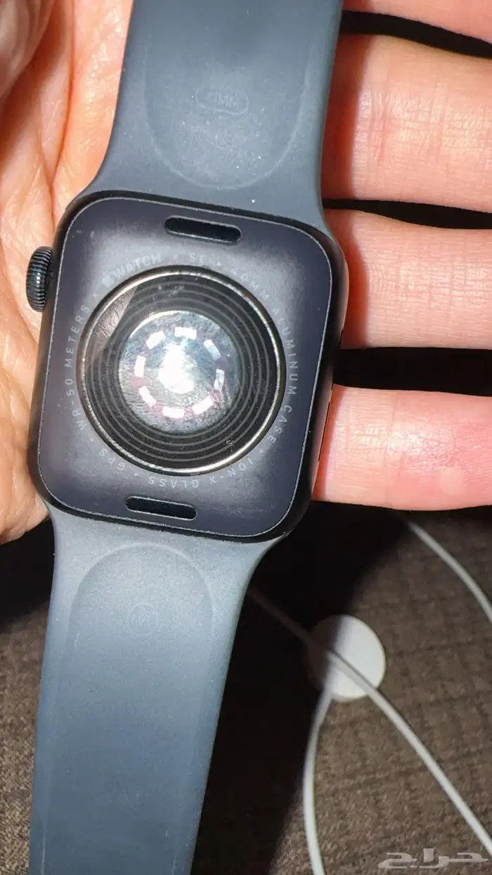 ساعة ابل Apple Watch SE 40MM مع الشاحن 6