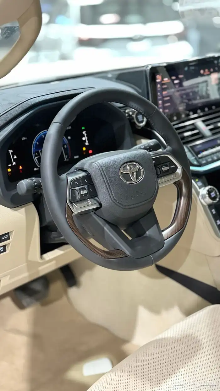 صالون لاندكروزر GXR L4 2025 بنزين سعودي اصفار بطاقة 21