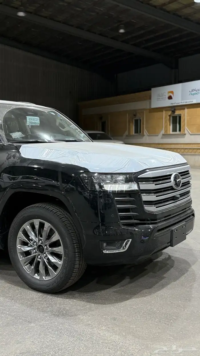 صالون لاندكروزر GXR L4 2025 بنزين سعودي اصفار بطاقة 5