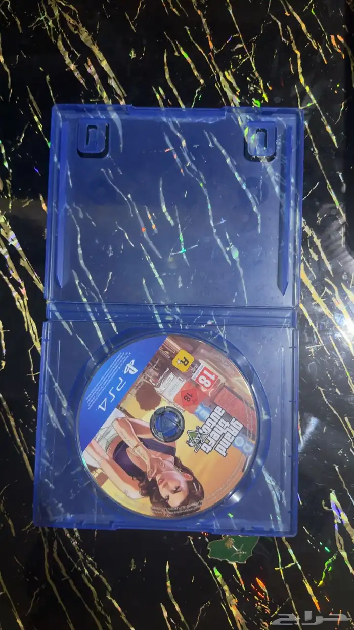 بلستيشن 4 للبيع السعر 1500 مافيه ولا شي مع يدتين وشريط 2