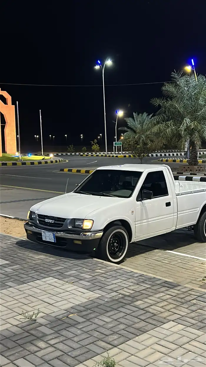 وانيت ايسيزو موديل 2003 4