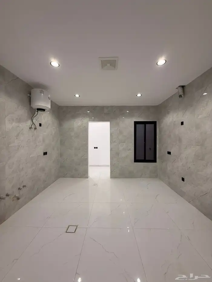 للبيع فيلا دورين وملحق تشطيب vip طريق ابها الخميس حي سلطانه 11