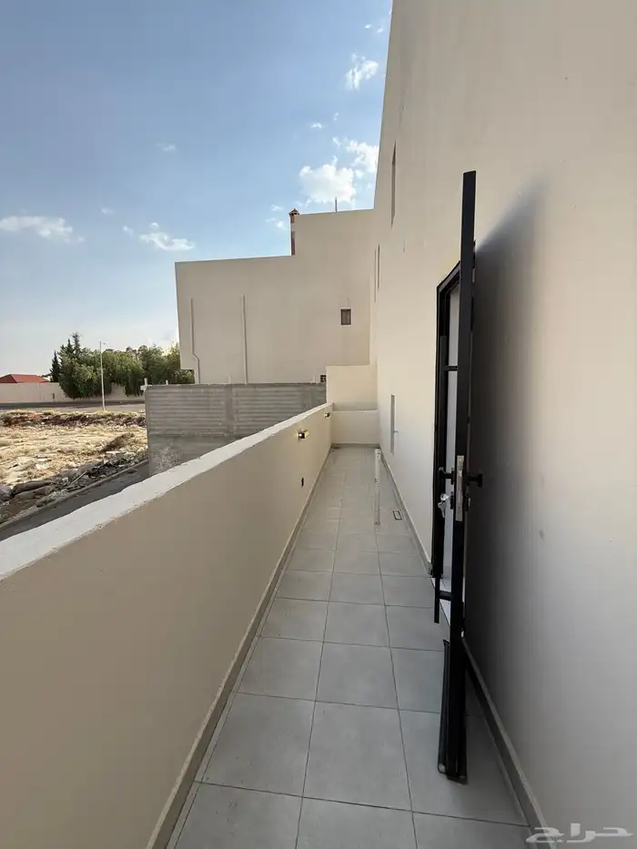 للبيع فيلا دورين وملحق تشطيب vip طريق ابها الخميس حي سلطانه 20