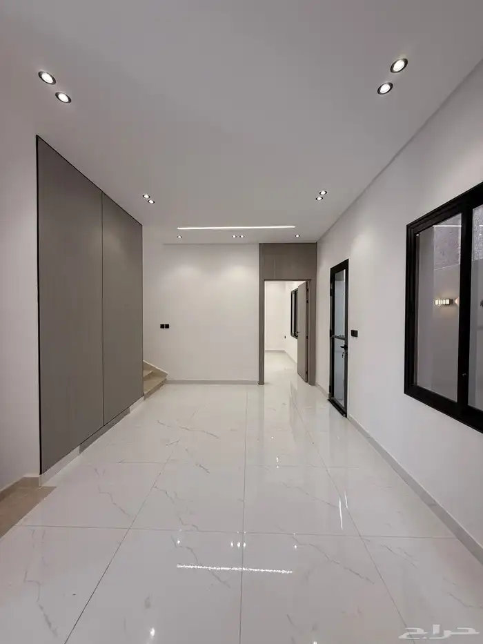 للبيع فيلا دورين وملحق تشطيب vip طريق ابها الخميس حي سلطانه 29