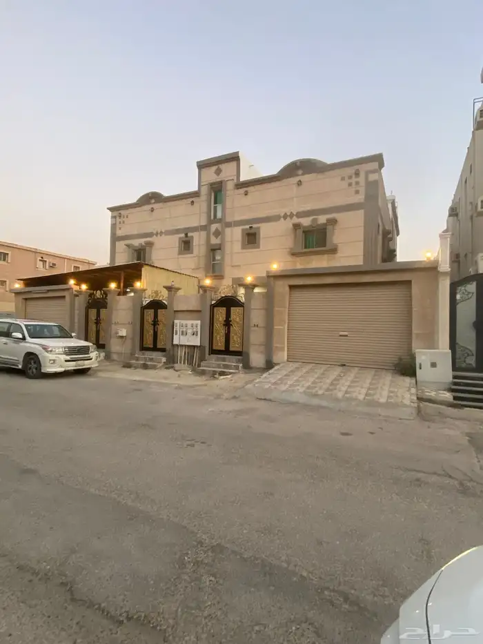 للبيع عماره 5 شقق موقع مميز 1