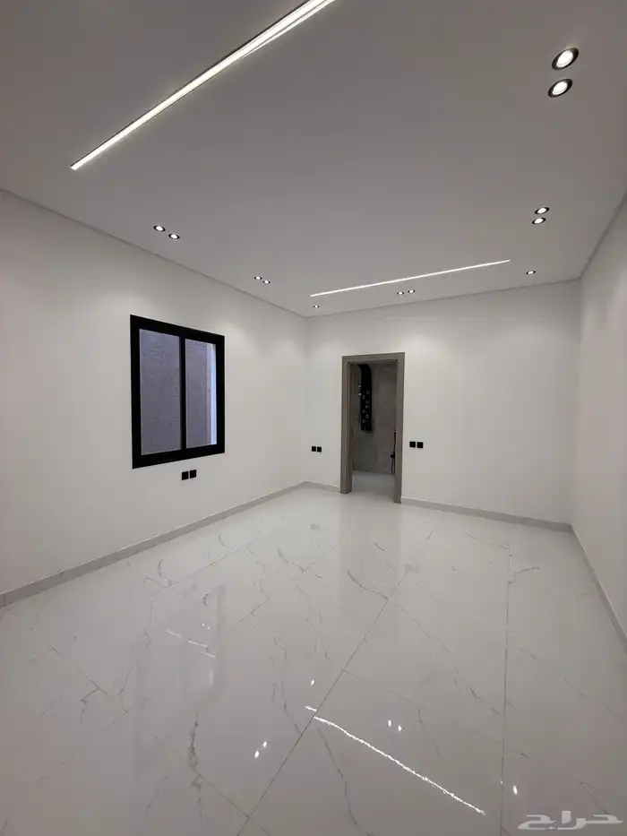 للبيع فيلا دورين وملحق تشطيب vip طريق ابها الخميس حي سلطانه 36