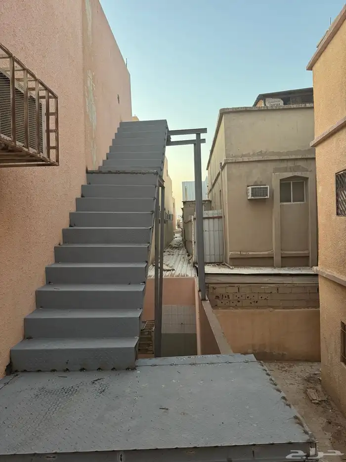 درج سلم حديد 2