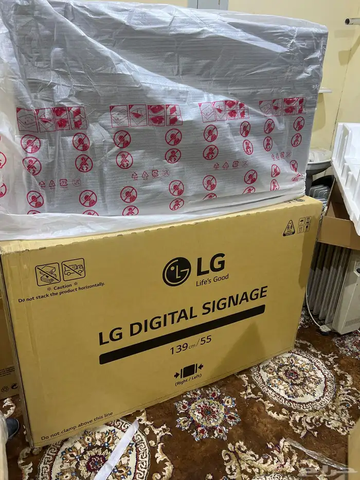 يوجد اغراض من ساكو ويوجد شاشات اللجي وكذالك ومضلات وجلسات خ 0