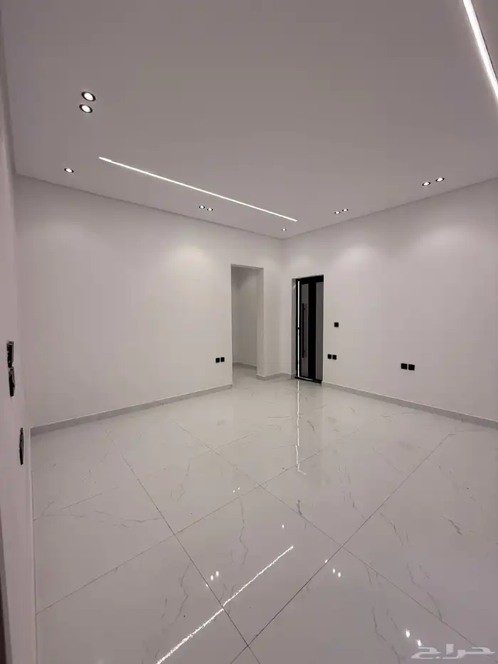 للبيع فيلا دورين وملحق تشطيب vip طريق ابها الخميس حي سلطانه 28