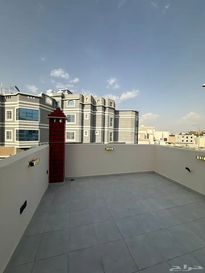 للبيع فيلا دورين وملحق تشطيب vip طريق ابها الخميس حي سلطانه 26
