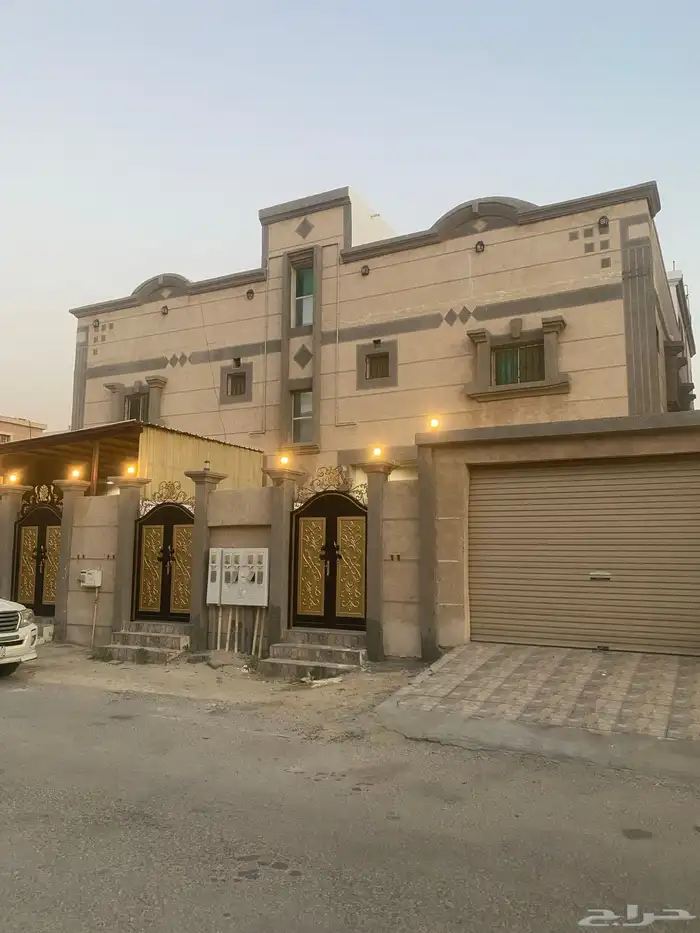 للبيع عماره 5 شقق موقع مميز 0