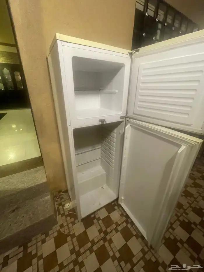 ثلاجة وجلسة L ومكيفات سبيلت 18 و24 3