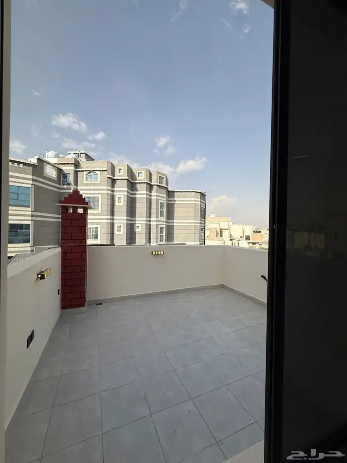 للبيع فيلا دورين وملحق تشطيب vip طريق ابها الخميس حي سلطانه 25
