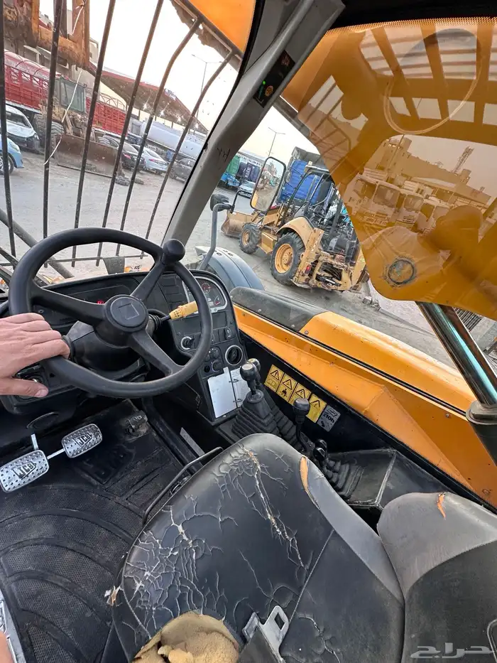 رافعة تلسكوبية جي سي بي JCB 7