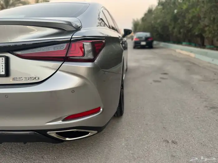 للبيع لكزس ES 350 fport 3