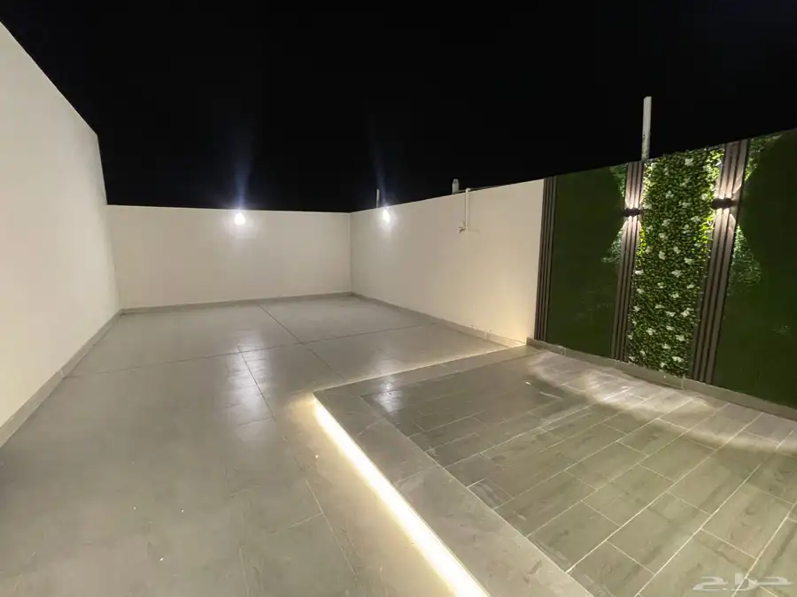 فيلا روف علوي للبيع بحي الصفا 22