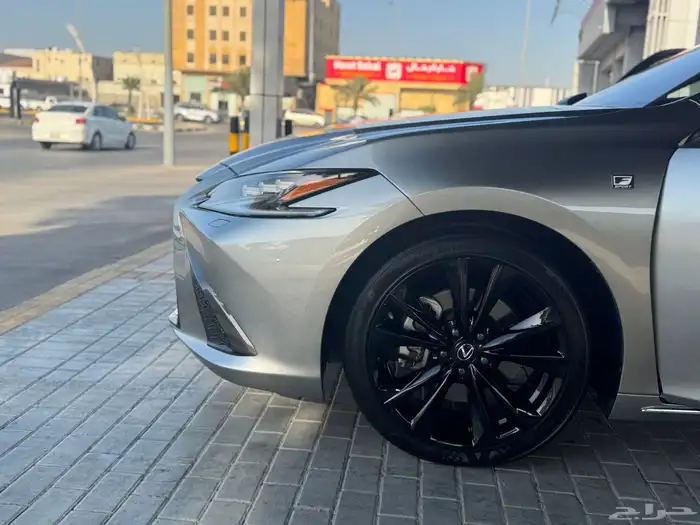 للبيع لكزس ES 350 fport 9