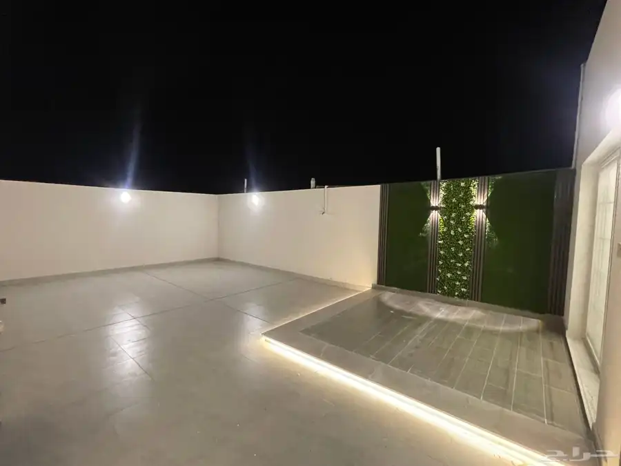 فيلا روف علوي للبيع بحي الصفا 23