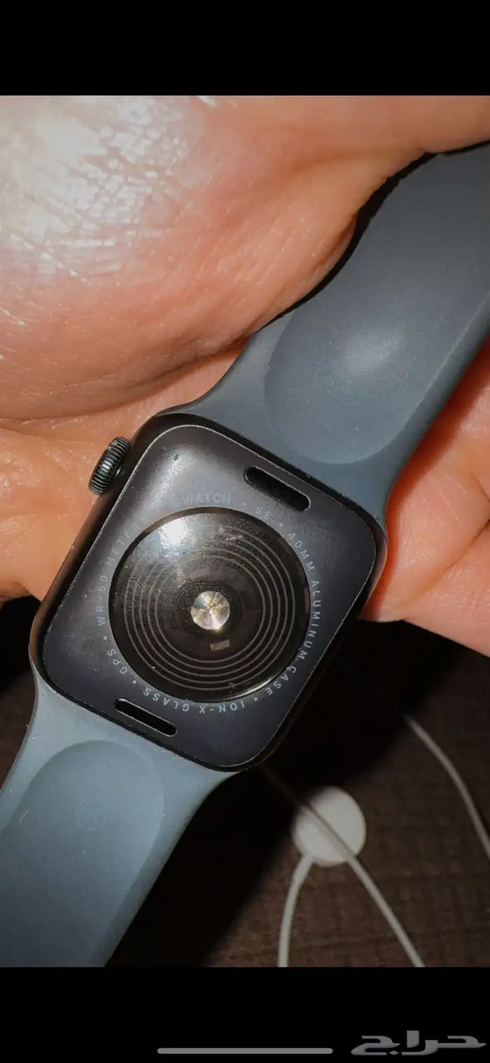 ساعة ابل Apple Watch SE 40MM مع الشاحن 5