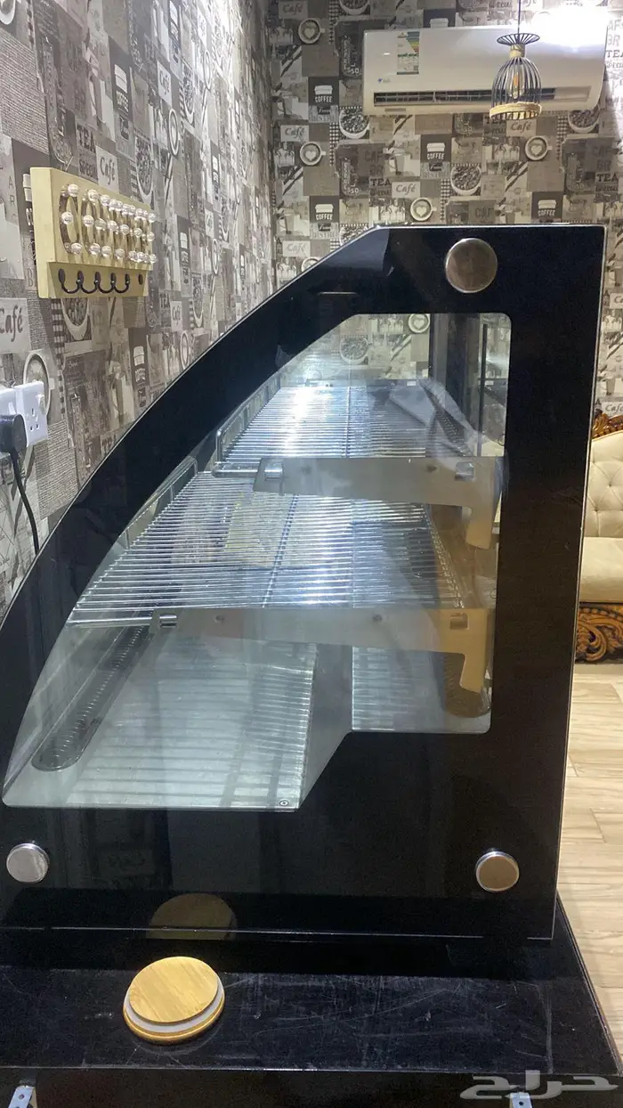 ثلاجة عرض حلويات وثلاجة بار للكوفي 2