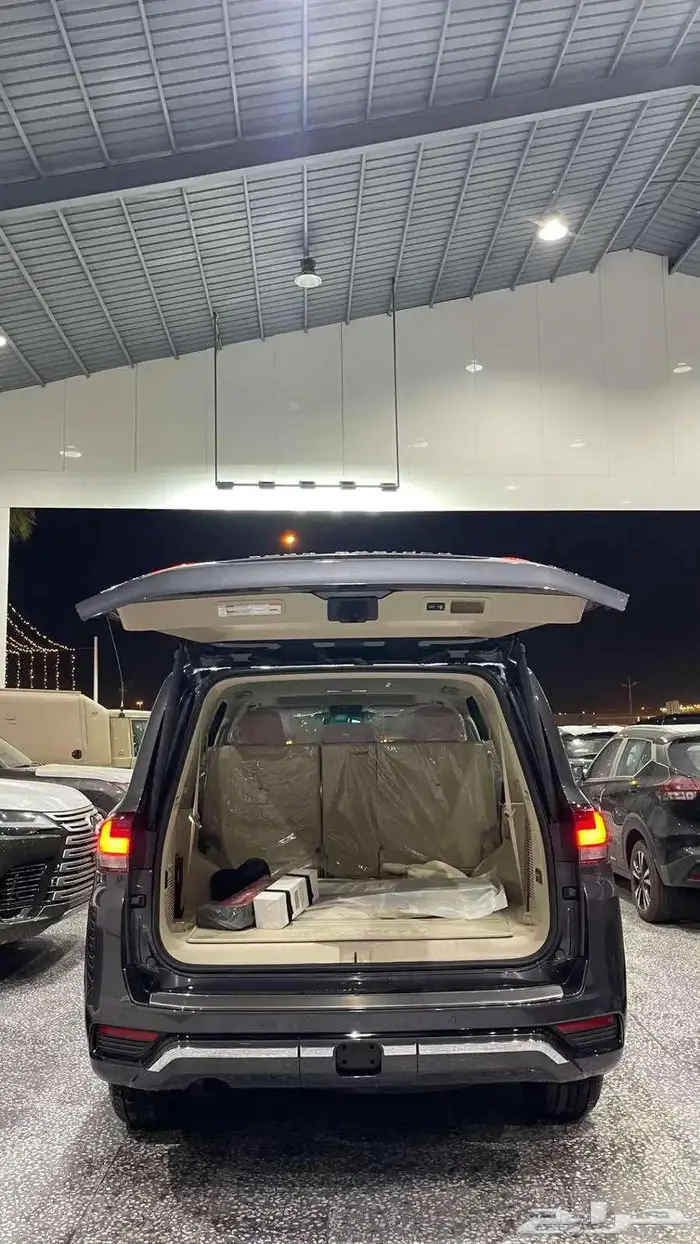 لاند كروزر (GXR4) ديزل 2025 11