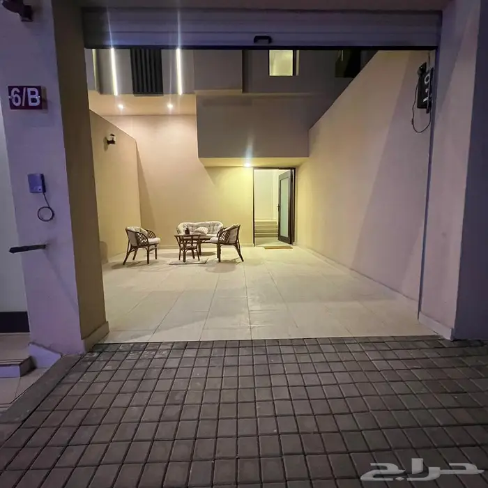 ادوار مفصولة فاخرة للبيع 300 متر حي عكاظ 0