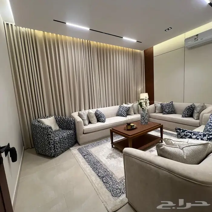 ادوار مفصولة فاخرة للبيع 300 متر حي عكاظ 4