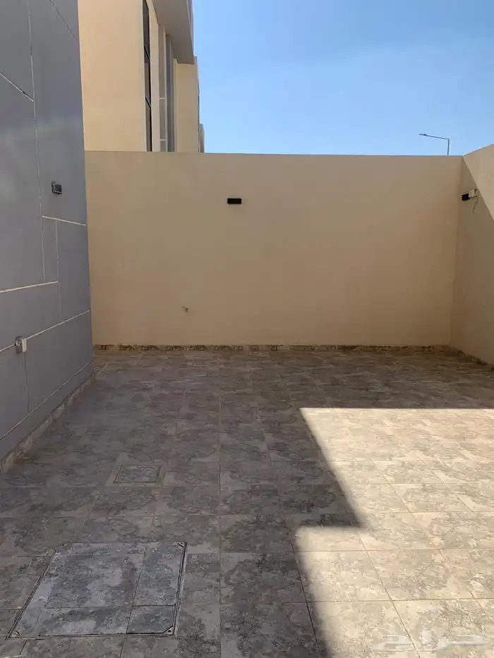 للبيع فيلا حي الجنادرية المشرقية 9