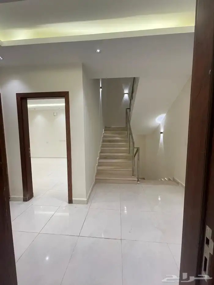 للبيع فيلا حي الجنادرية المشرقية 1